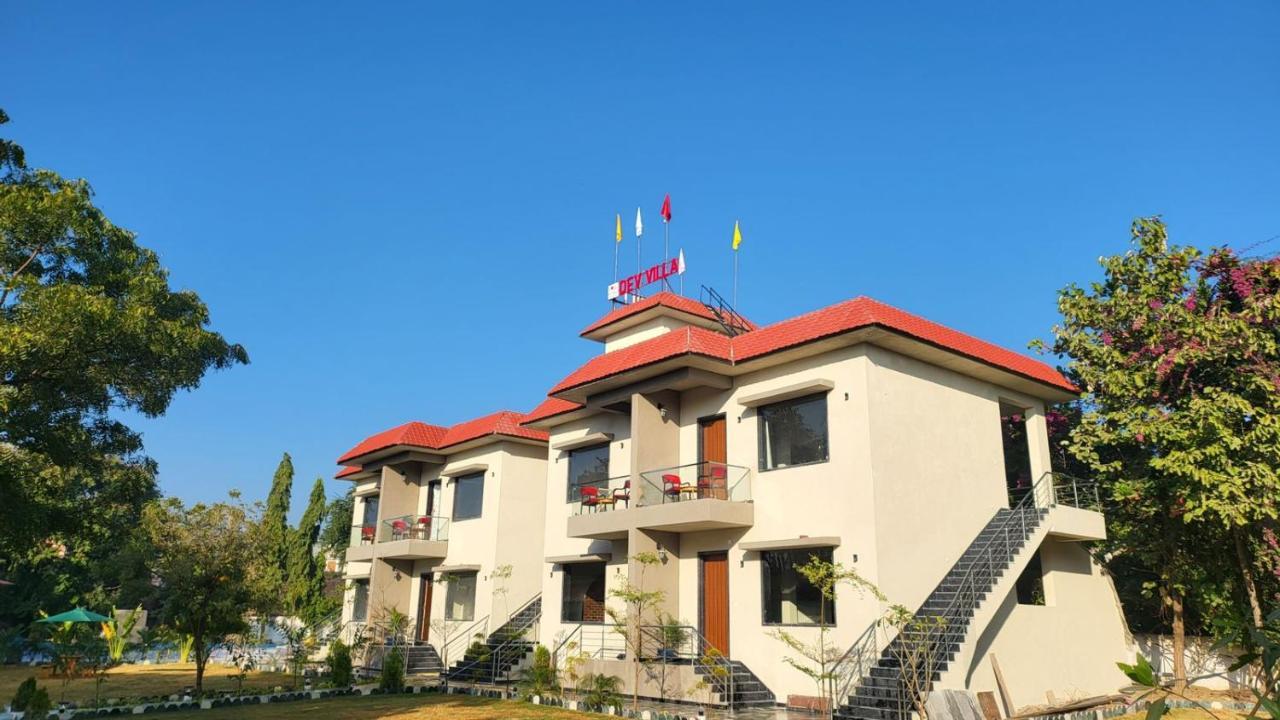 Dev Villa Resort Rajsamand Exteriör bild