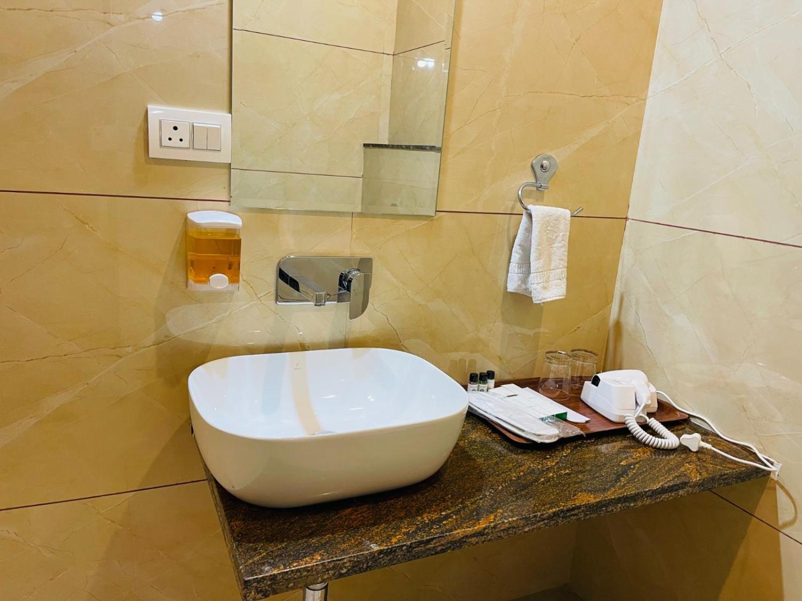 Dev Villa Resort Rajsamand Exteriör bild