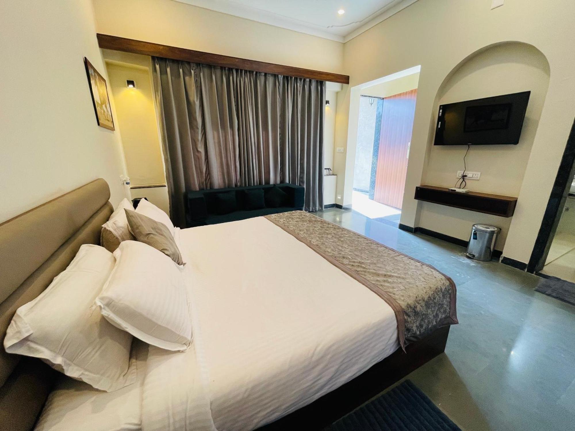 Dev Villa Resort Rajsamand Exteriör bild