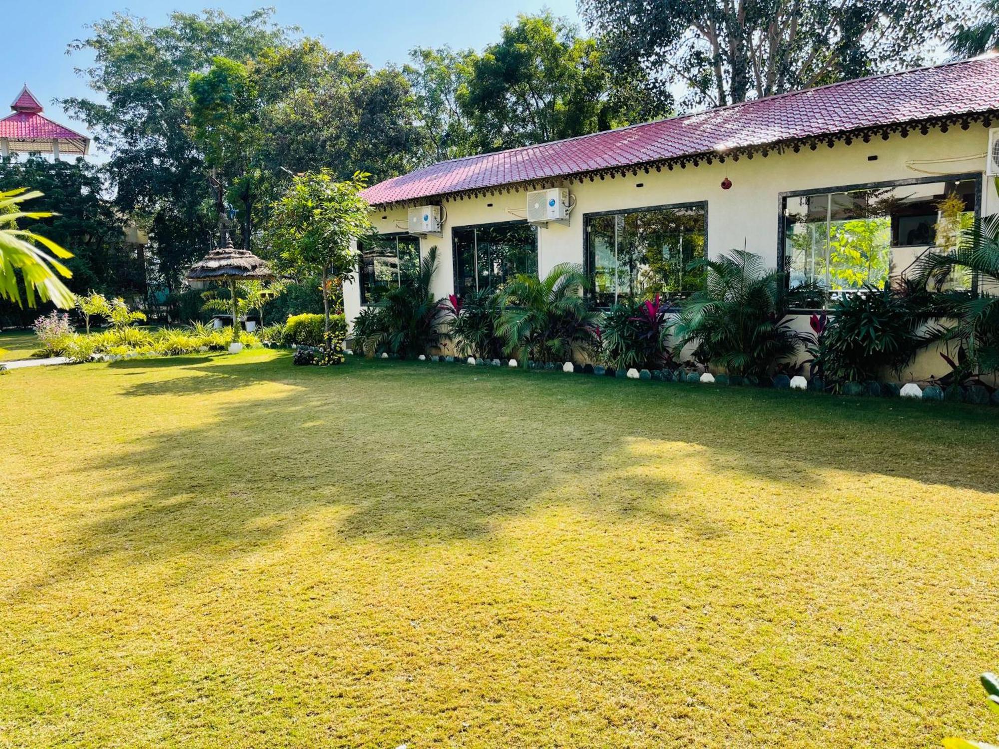 Dev Villa Resort Rajsamand Exteriör bild