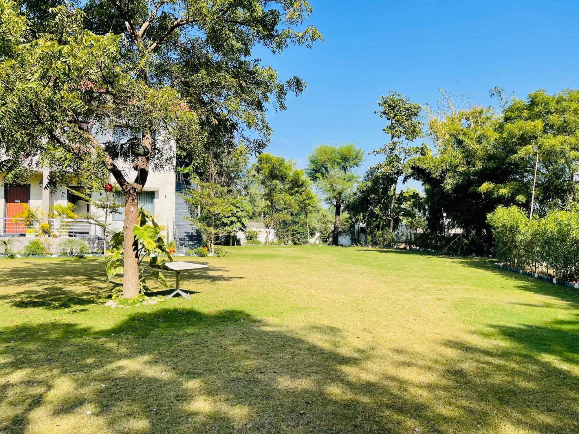 Dev Villa Resort Rajsamand Exteriör bild