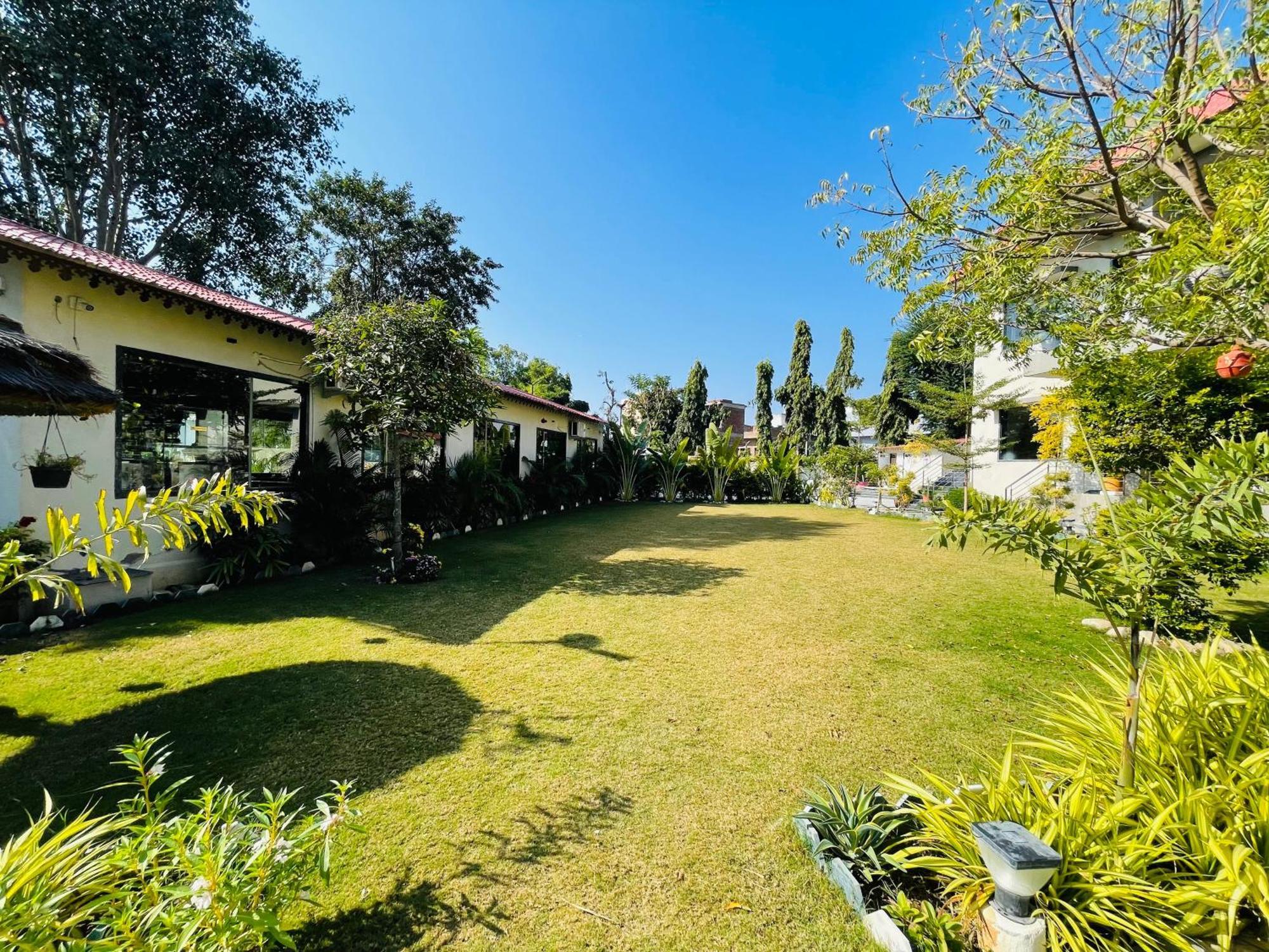 Dev Villa Resort Rajsamand Exteriör bild
