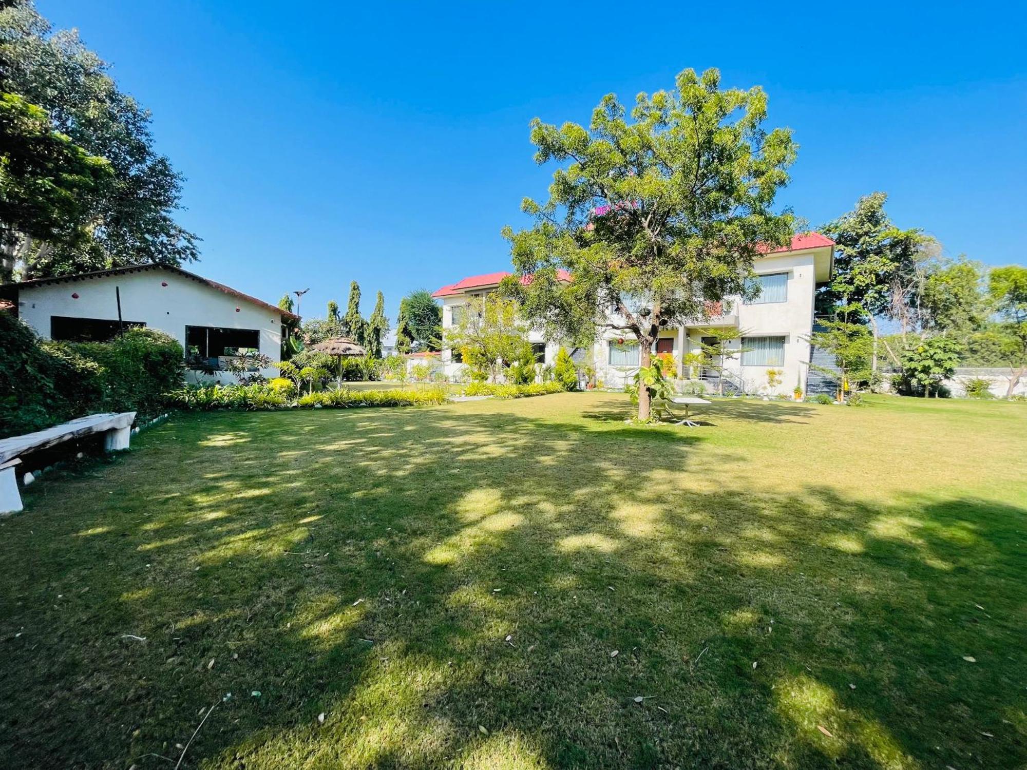 Dev Villa Resort Rajsamand Exteriör bild